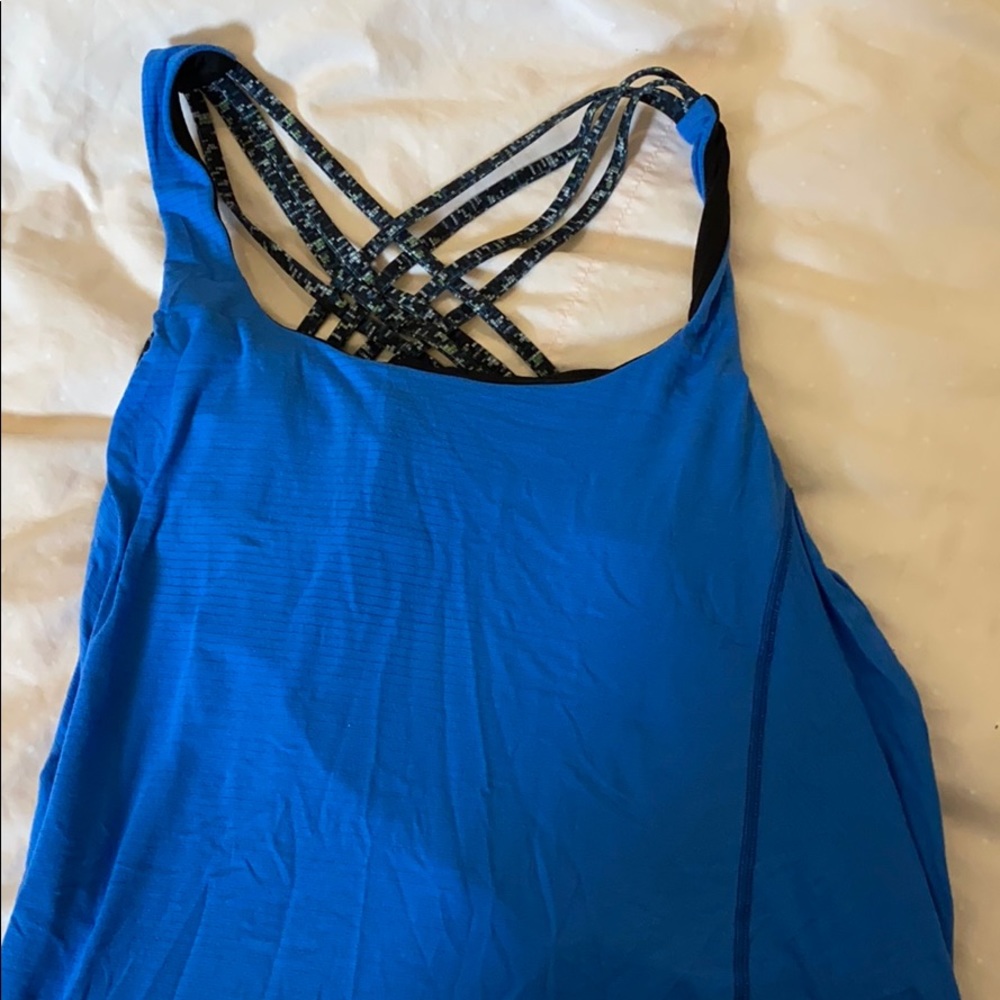 Women’s Lululemon workout top with build in bra